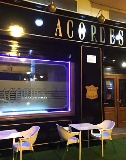 Espacio equipado para gastronomía con ambiente acogedor